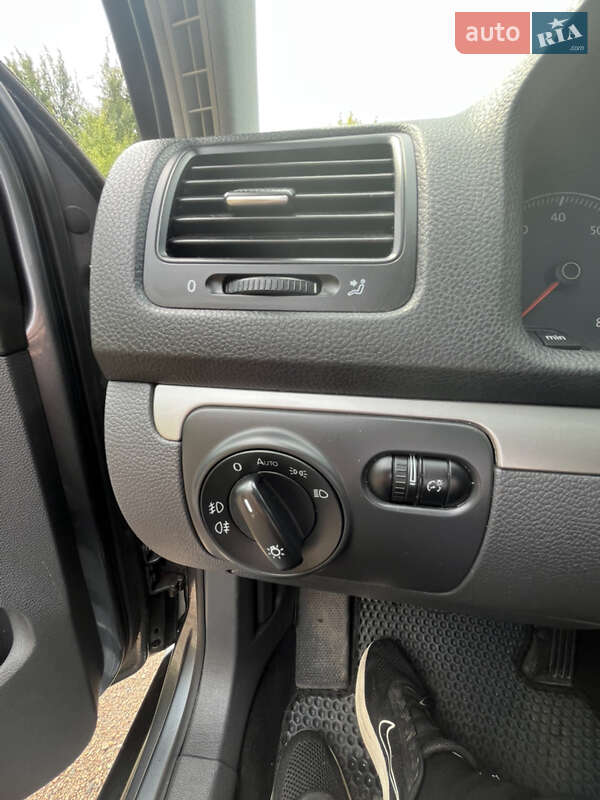 Універсал Volkswagen Golf 2009 в Харкові