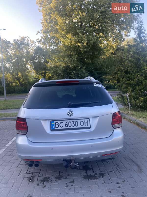 Універсал Volkswagen Golf 2011 в Львові