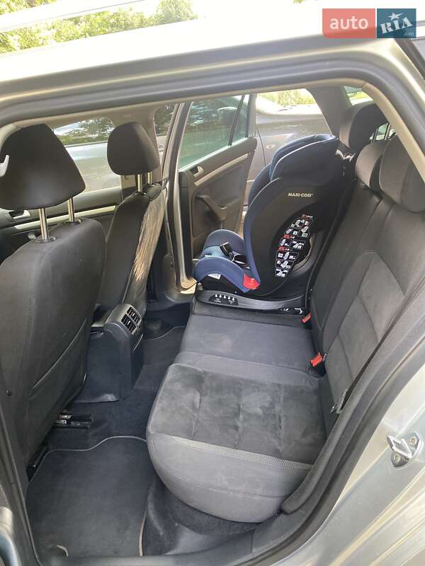 Універсал Volkswagen Golf 2011 в Львові