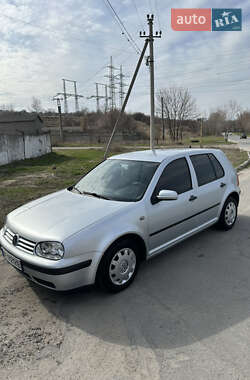 Хетчбек Volkswagen Golf 2002 в Дніпрі
