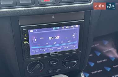 Хетчбек Volkswagen Golf 1998 в 