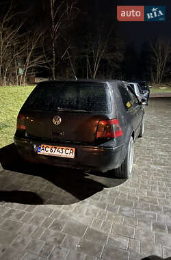 Хэтчбек Volkswagen Golf 2000 в 