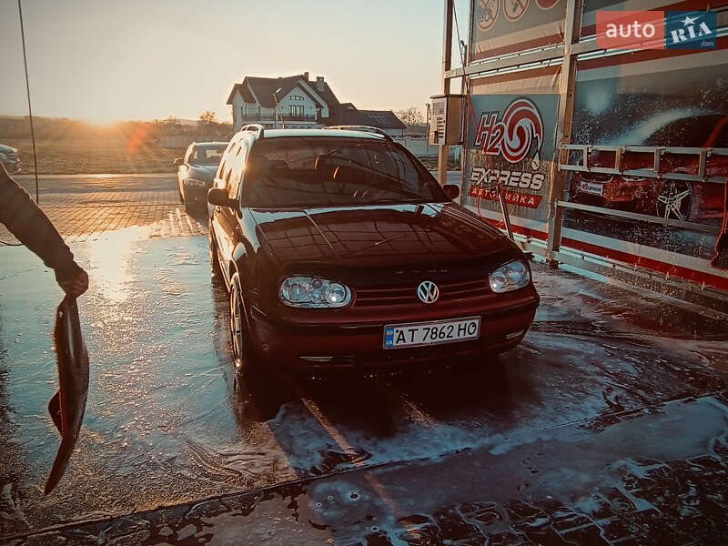 Універсал Volkswagen Golf 1999 в Чернівцях