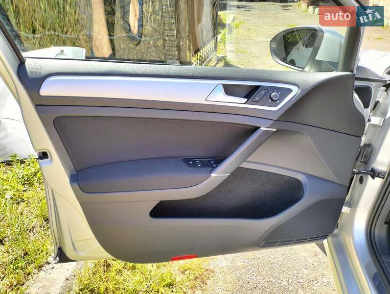 Універсал Volkswagen Golf 2014 в Луцьку