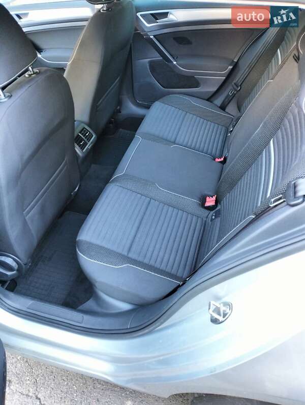 Універсал Volkswagen Golf 2014 в Луцьку