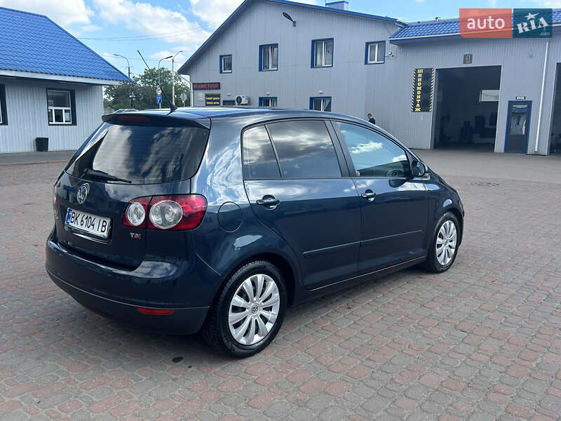 Хетчбек Volkswagen Golf 2008 в Рівному