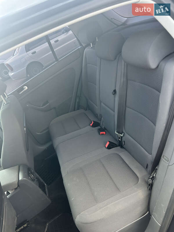 Хетчбек Volkswagen Golf 2008 в Рівному