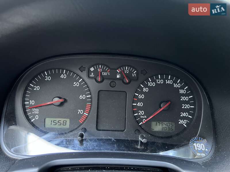 Хетчбек Volkswagen Golf 2003 в Одесі