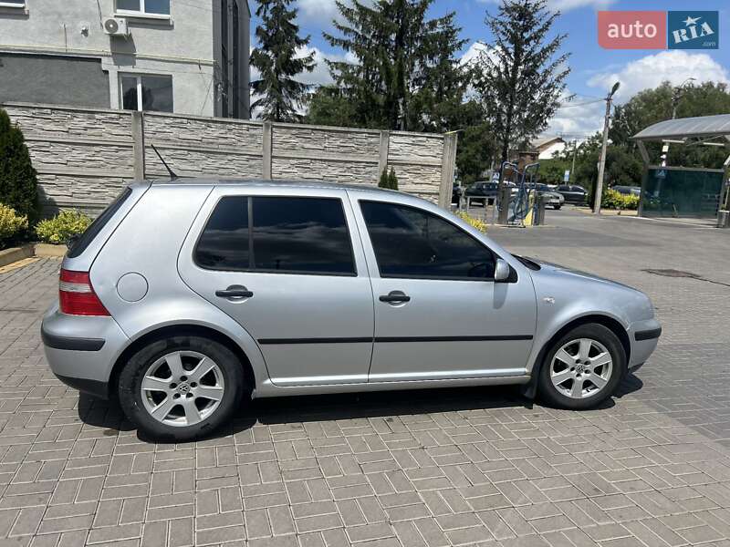 Хетчбек Volkswagen Golf 2002 в Козятині