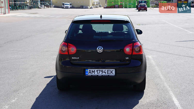 Хетчбек Volkswagen Golf 2006 в Житомирі