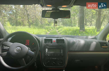 Хетчбек Volkswagen Golf 2006 в Ізюмі