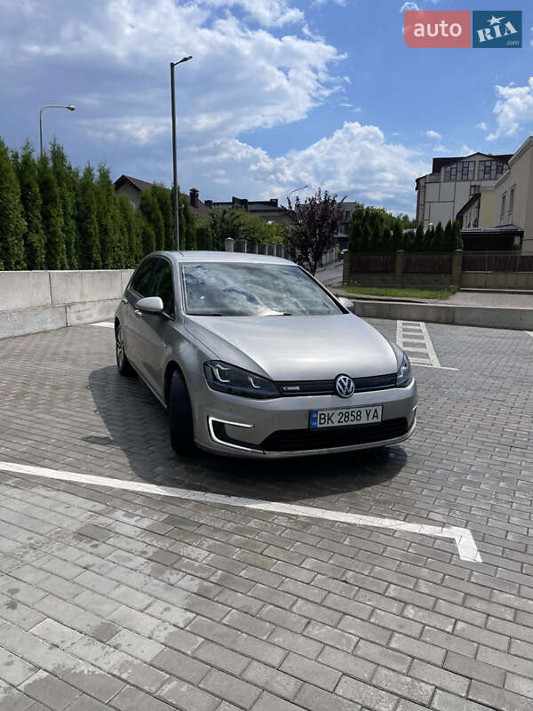 Хетчбек Volkswagen Golf 2015 в Рівному