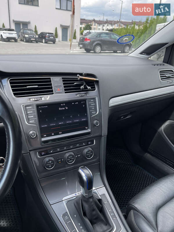 Хетчбек Volkswagen Golf 2015 в Рівному