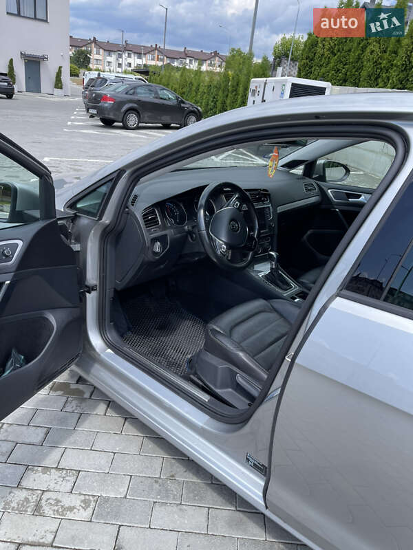 Хетчбек Volkswagen Golf 2015 в Рівному