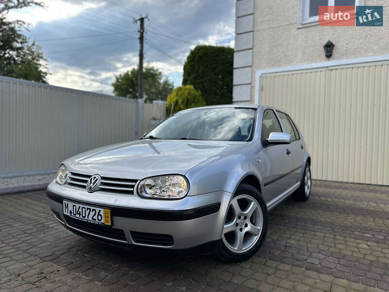 Хэтчбек Volkswagen Golf 2001 в 
