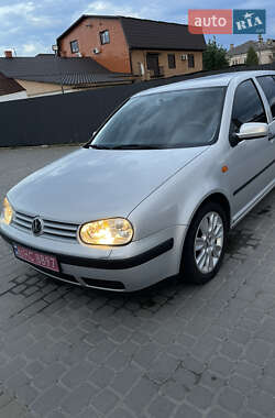 Хетчбек Volkswagen Golf 1999 в Рокитному