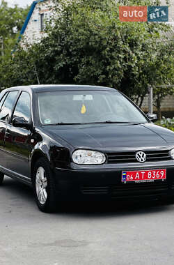 Хэтчбек Volkswagen Golf 2002 в Звягеле