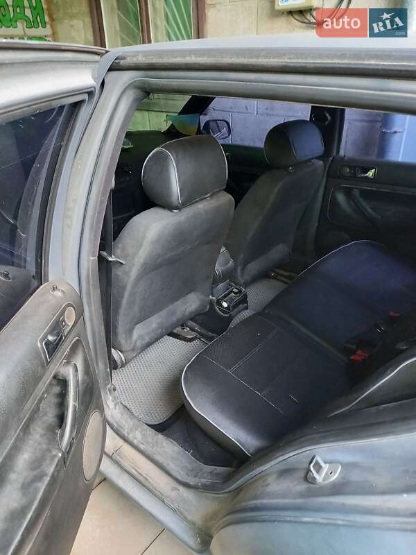 Хэтчбек Volkswagen Golf 2003 в Днепре