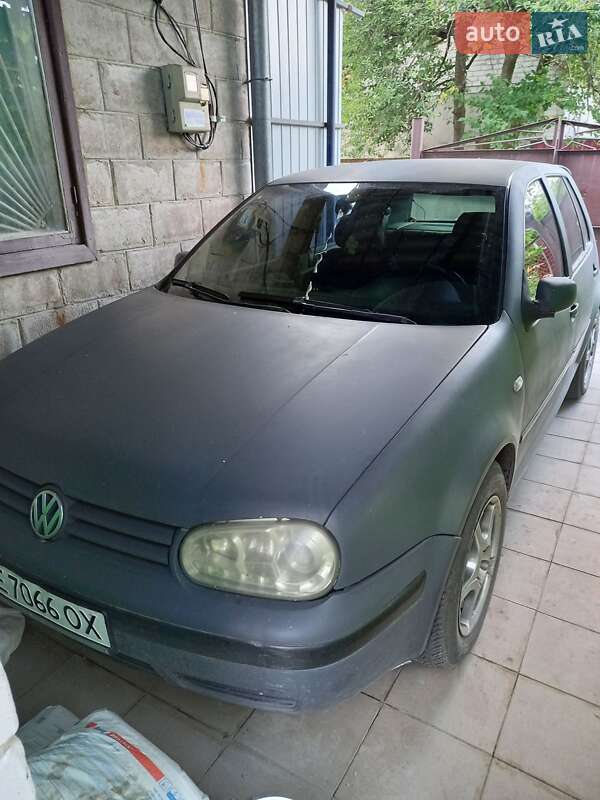Хэтчбек Volkswagen Golf 2003 в Днепре