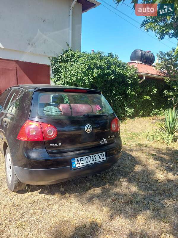 Хетчбек Volkswagen Golf 2004 в 