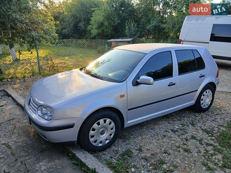 Хэтчбек Volkswagen Golf 1998 в Стрые