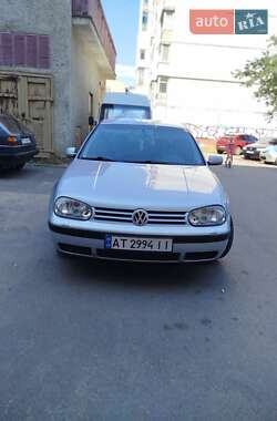 Хетчбек Volkswagen Golf 2001 в 