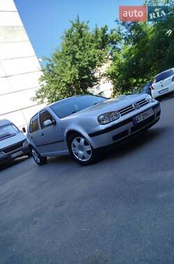 Хетчбек Volkswagen Golf 2001 в 