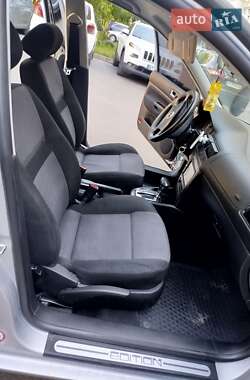 Хетчбек Volkswagen Golf 2001 в 