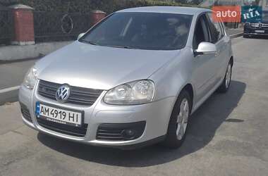 Хэтчбек Volkswagen Golf 2006 в Звягеле