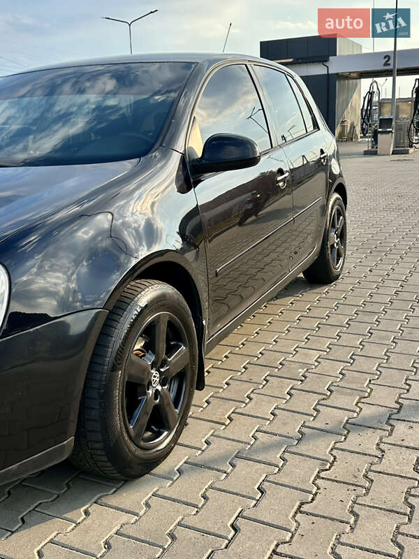 Хетчбек Volkswagen Golf 2006 в Мукачевому