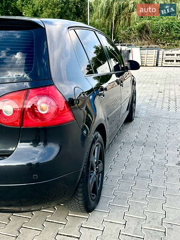 Хетчбек Volkswagen Golf 2006 в Мукачевому