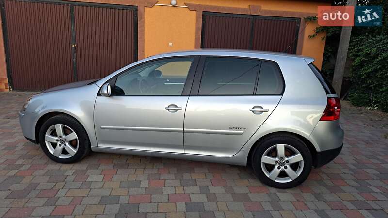 Хэтчбек Volkswagen Golf 2008 в Мукачево