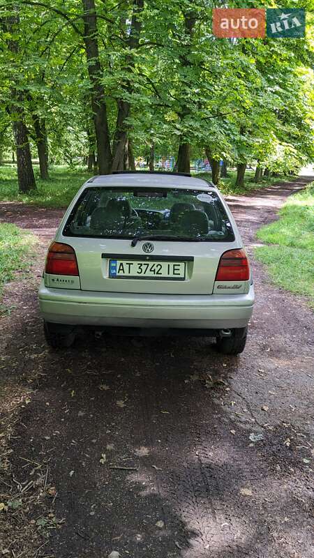 Хэтчбек Volkswagen Golf 1997 в Рогатине