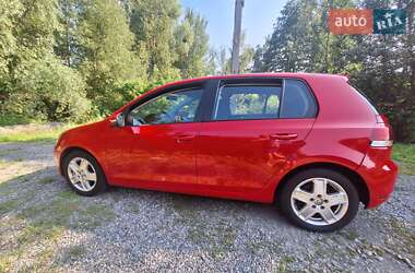 Хетчбек Volkswagen Golf 2011 в 
