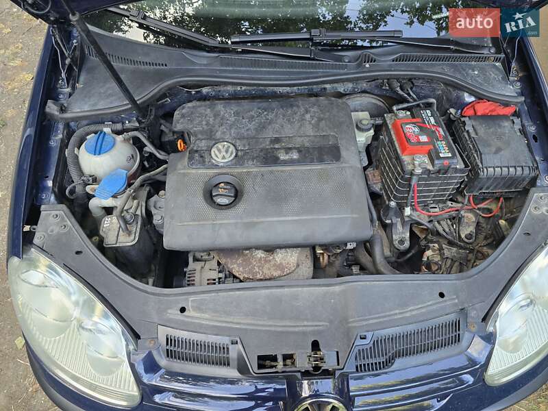 Хэтчбек Volkswagen Golf 2005 в Одессе