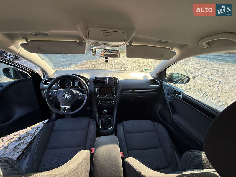 Хэтчбек Volkswagen Golf 2009 в Луцке