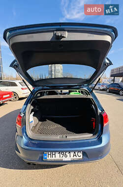 Хэтчбек Volkswagen Golf 2012 в 