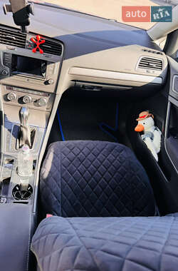 Хэтчбек Volkswagen Golf 2012 в 