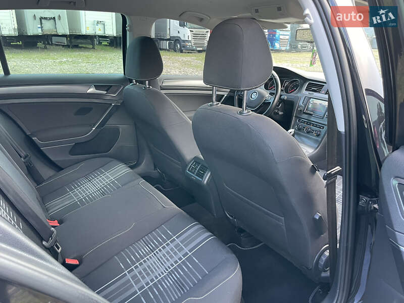 Хэтчбек Volkswagen Golf 2016 в Хусте