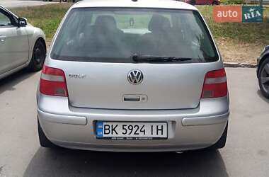 Хэтчбек Volkswagen Golf 2003 в Ладыжине