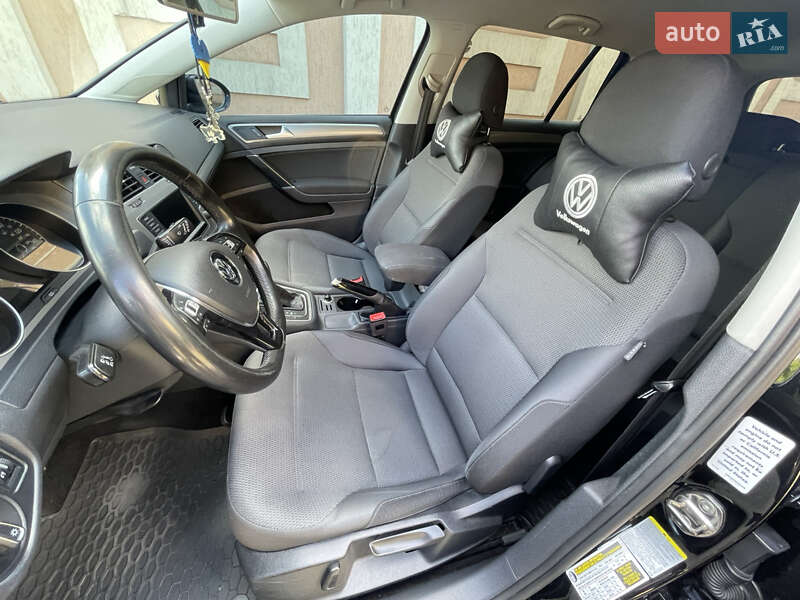 Универсал Volkswagen Golf 2015 в Киеве