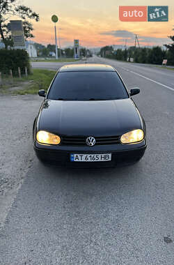 Хэтчбек Volkswagen Golf 2000 в Косове