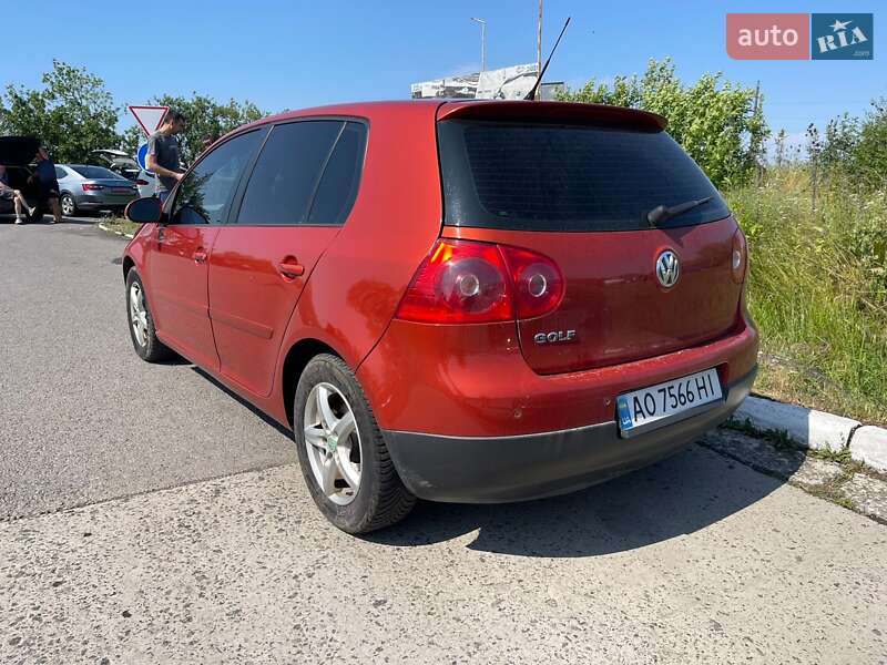 Хэтчбек Volkswagen Golf 2006 в Ужгороде