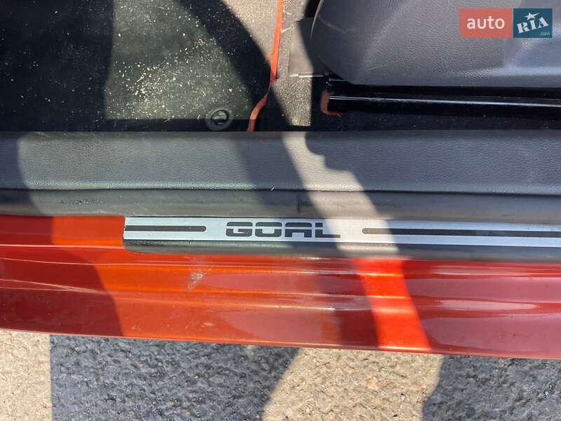 Хэтчбек Volkswagen Golf 2006 в Ужгороде