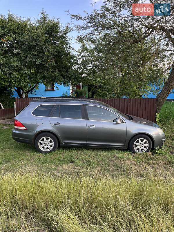 Универсал Volkswagen Golf 2008 в Нетешине