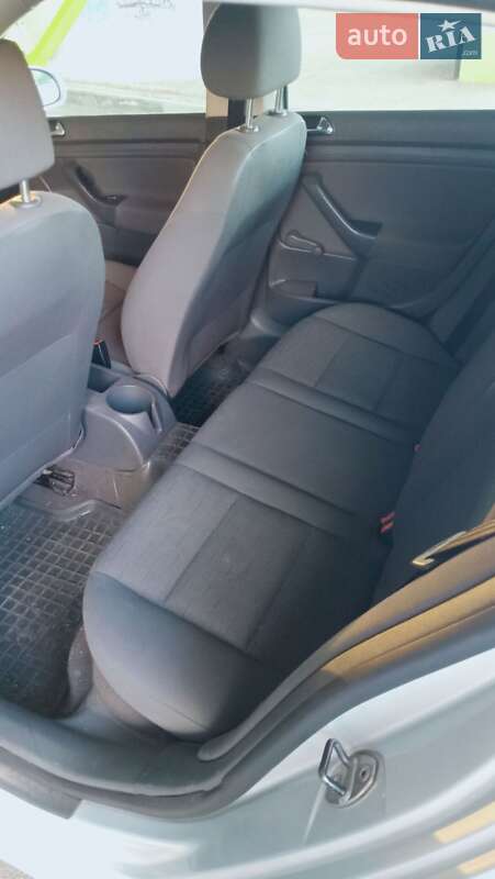 Хетчбек Volkswagen Golf 2005 в Харкові