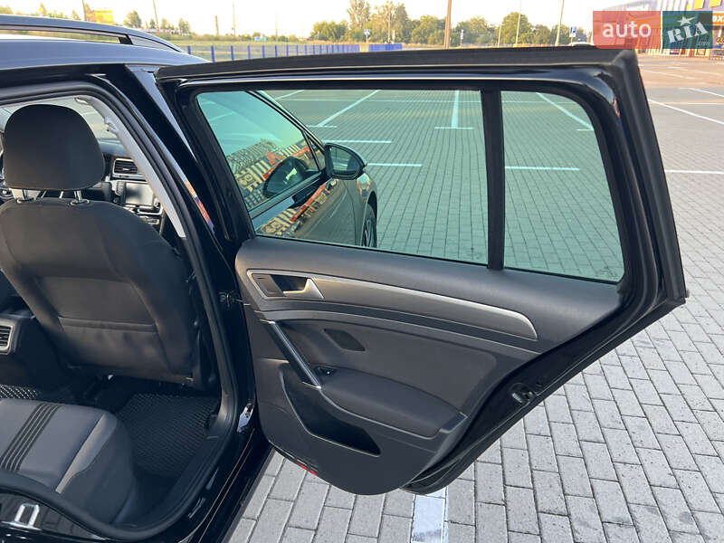 Універсал Volkswagen Golf 2016 в Луцьку