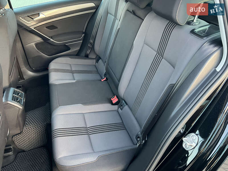 Універсал Volkswagen Golf 2016 в Луцьку