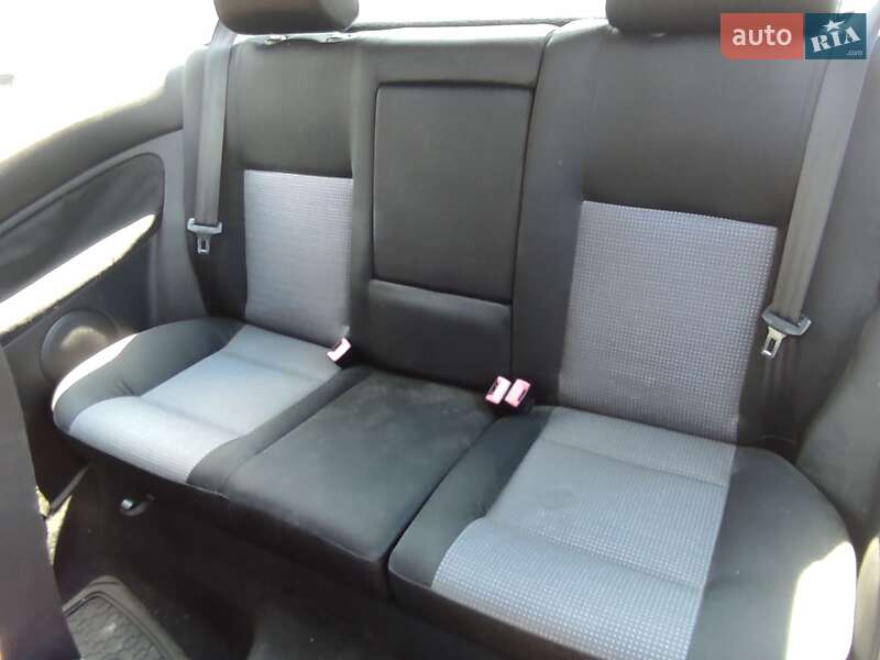 Хэтчбек Volkswagen Golf 2002 в Каменском