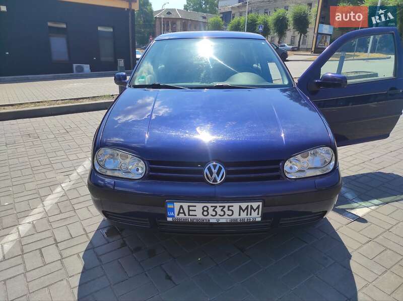 Хэтчбек Volkswagen Golf 2002 в Каменском